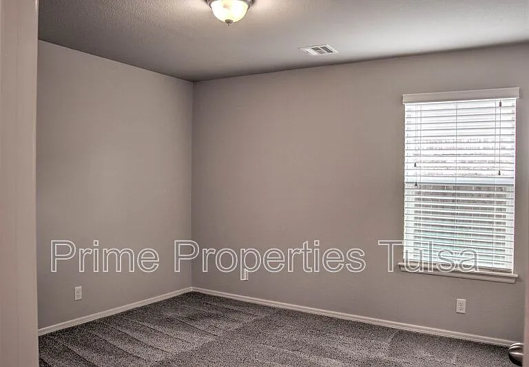 3208 W Fredericksburg St — Photo 16