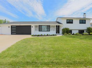 38146 Mast St, Harrison Township, MI 48045