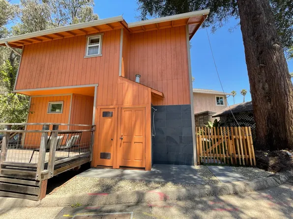 572 Palisades Ave, Santa Cruz, CA 95062