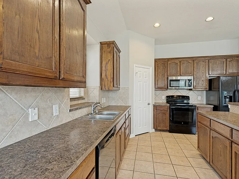10129 Sanden Dr — Photo 5