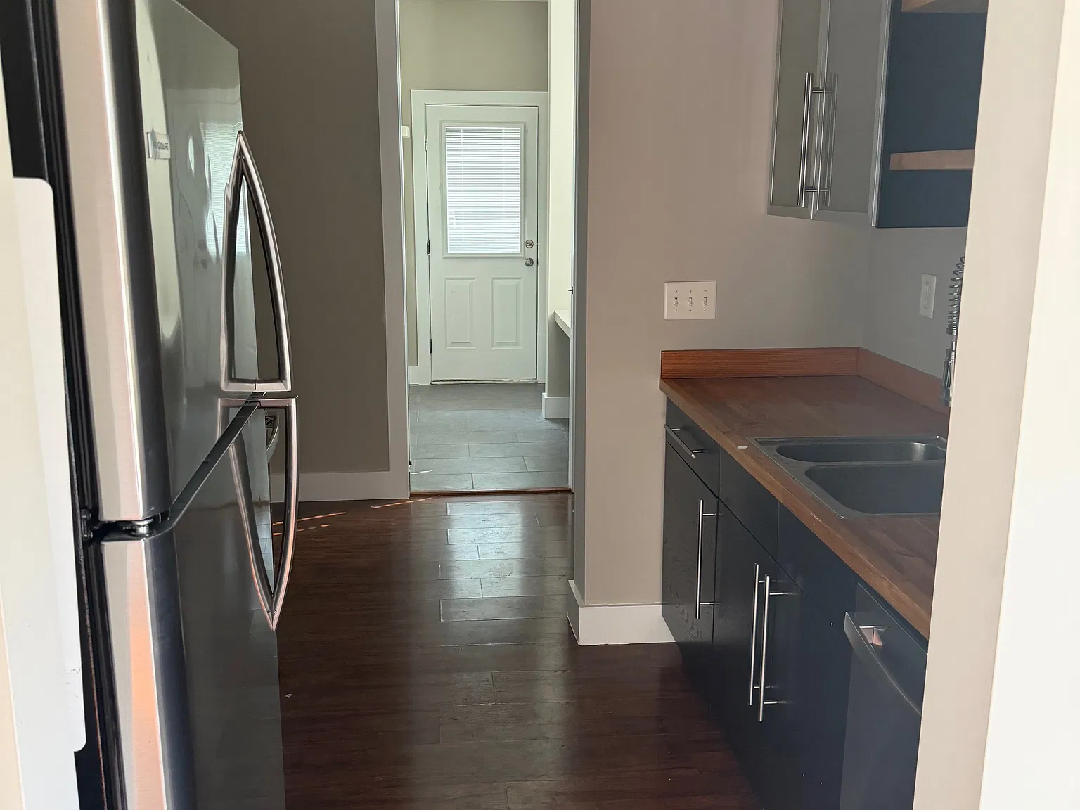 3 bed, 1414 sqft, $3,800 — Photo 3