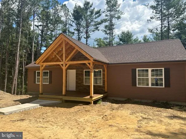 208 Creekview Ln, Berkeley Springs, WV 25411