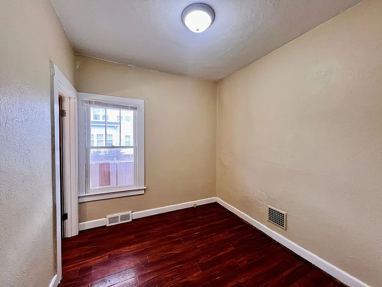 3817 Burton Ave — Photo 7