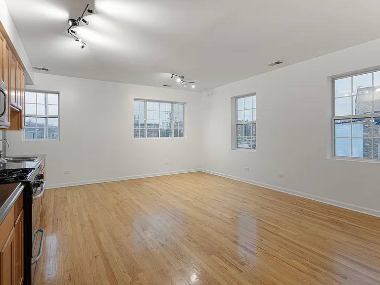 2014 W Superior St #1 — Photo 4