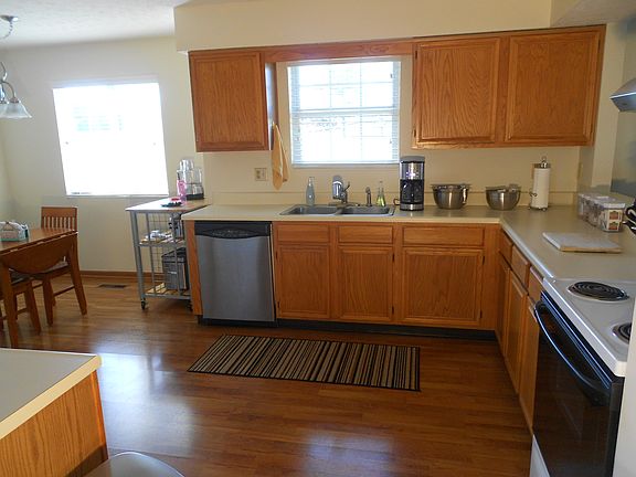 3rd image of 1021 Skylight Cir