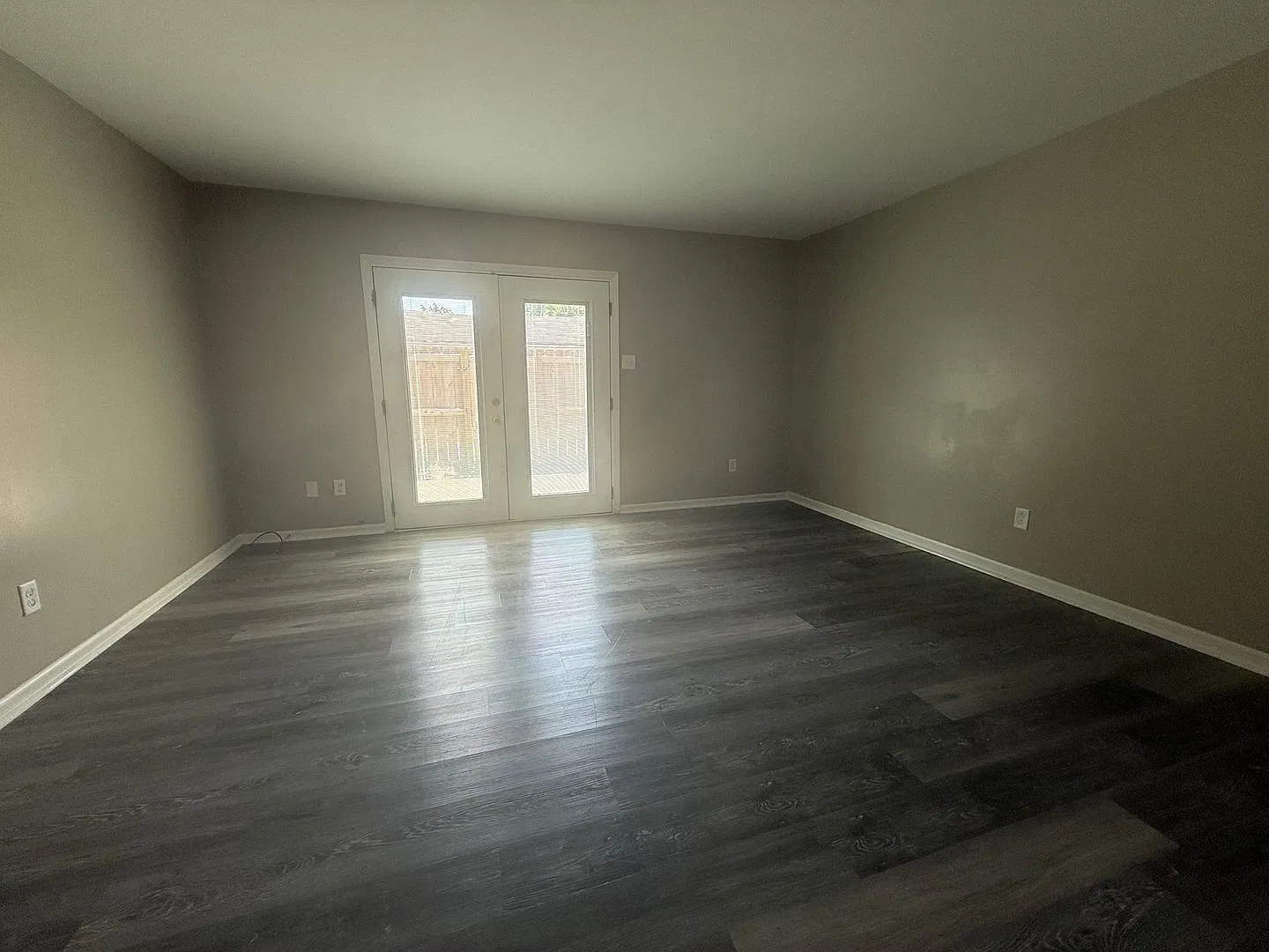 Spacious 2BR/1.5BA Townhome in Lawrence Township. Beautiful Park like setting!! — Photo 2