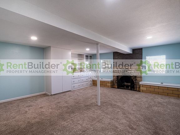 5th image of 411 Wellesley Dr SE #B