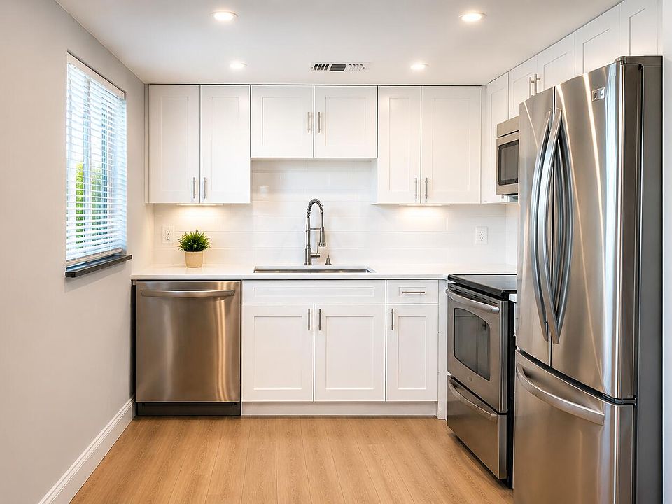 1st image of 433 SAXONY J Way