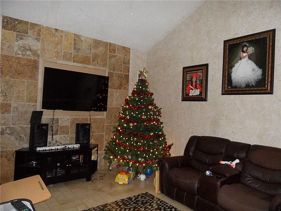 2nd image of 10321 Cricket Dr