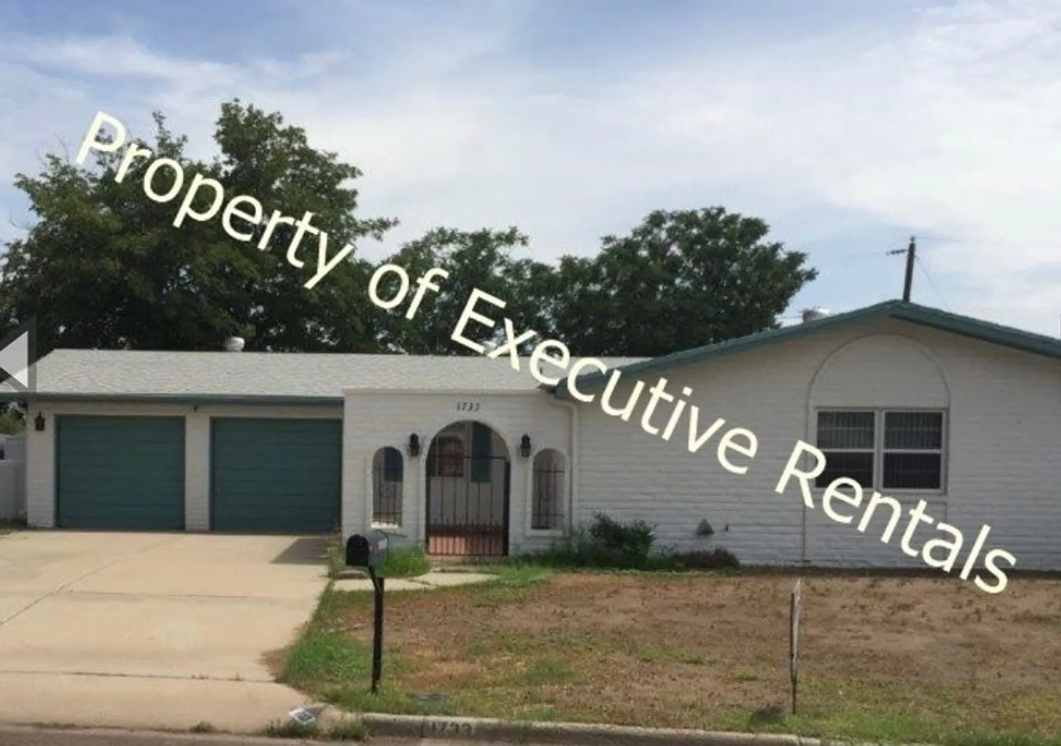 1733 Aspen Ave - Spacious 4 bed 2 bath with an office and a sun room! — Photo 1