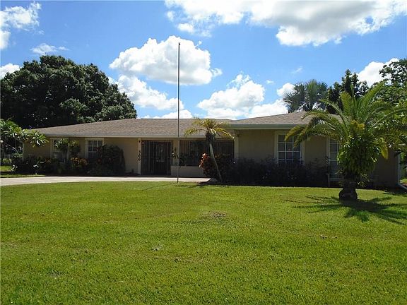 4th image of 366 SE Naranja Ave