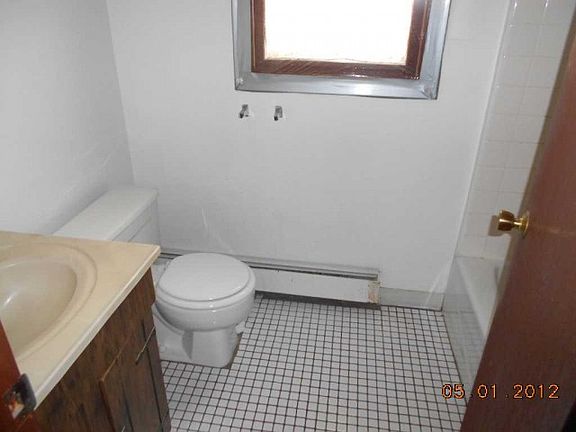 2nd image of 3347 N Pacific Ave
