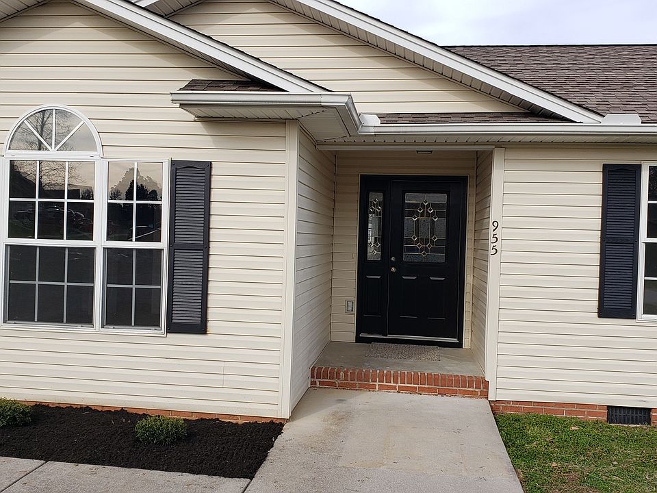 1st image of 955 Jasmine Ln