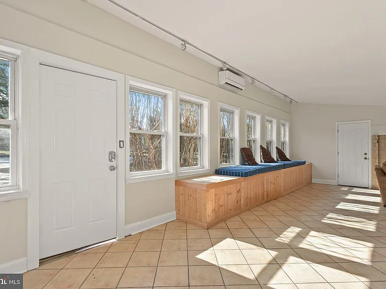 326 Walker Rd — Photo 42