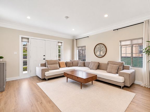 2nd image of 1404 S Van Ness Ave #1404