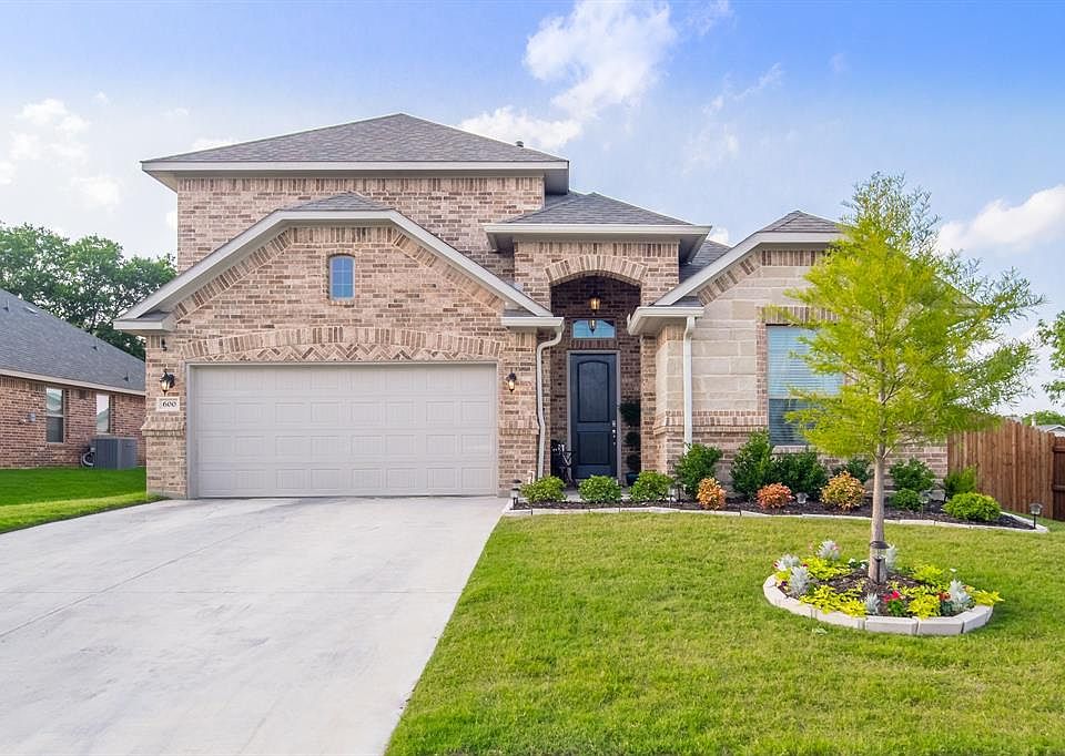 1st image of 600 Ravenwood Dr
