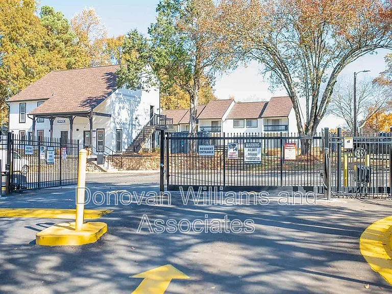 Woodland Park Apartments — Photo 4