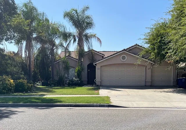 5 bed, 1900 sqft, $2,495 — Photo 1