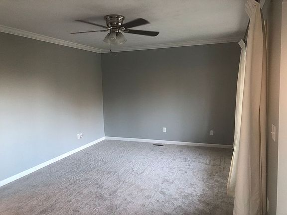 Front room. 17’ X 12’