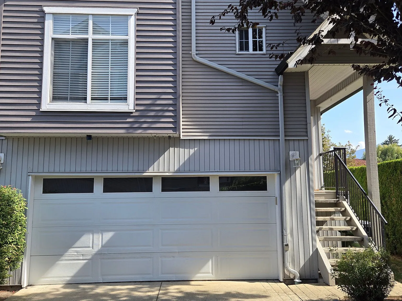 8881 Walters Street Chilliwack — Photo 2