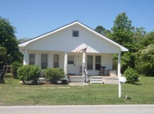 305 S Smith St, Burgaw, NC 28425
