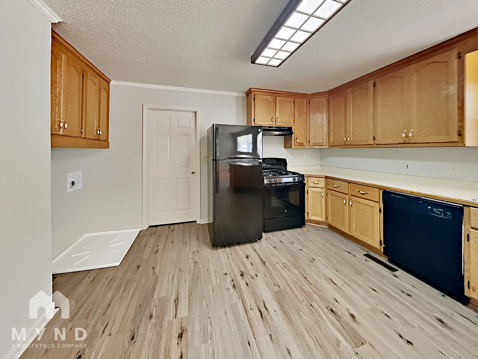 3 bed, 2.0 bath, 1918 sqft, $1,925 — Photo 3