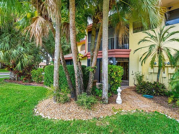 4th image of 5295 10th Fairway Drive #3