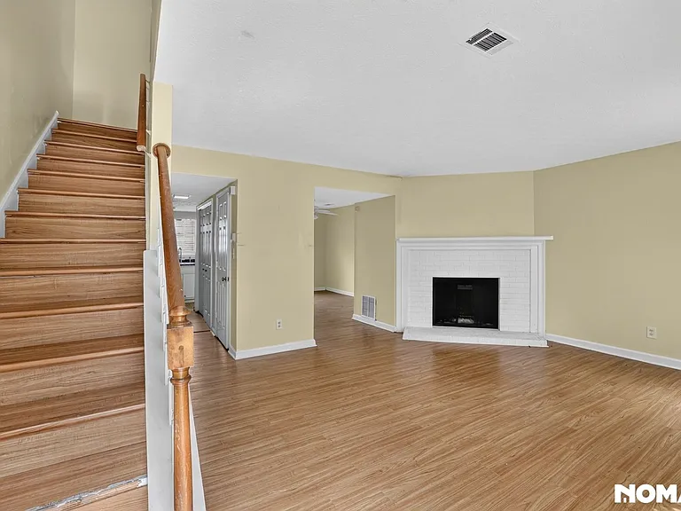 1028 Jeanette Ln — Photo 7
