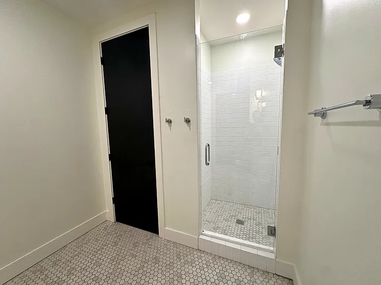 921 Dauphin St — Photo 19