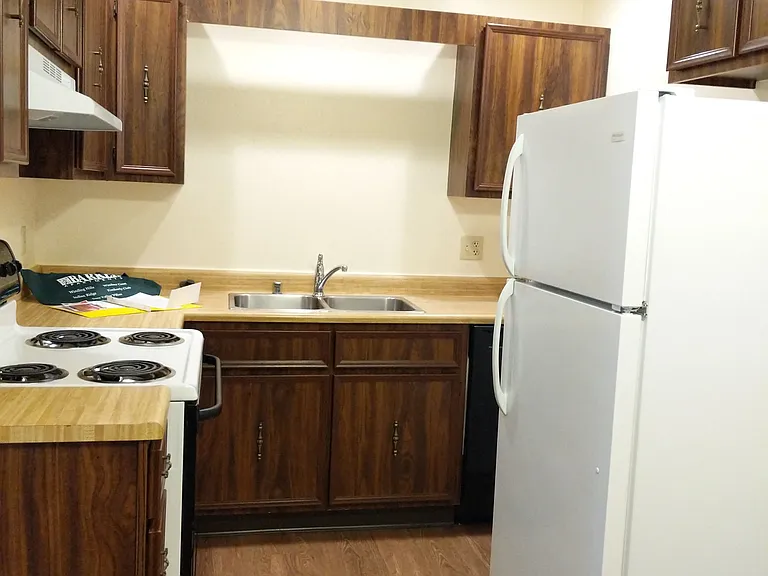 Windsor Crest Apartments — Photo 55