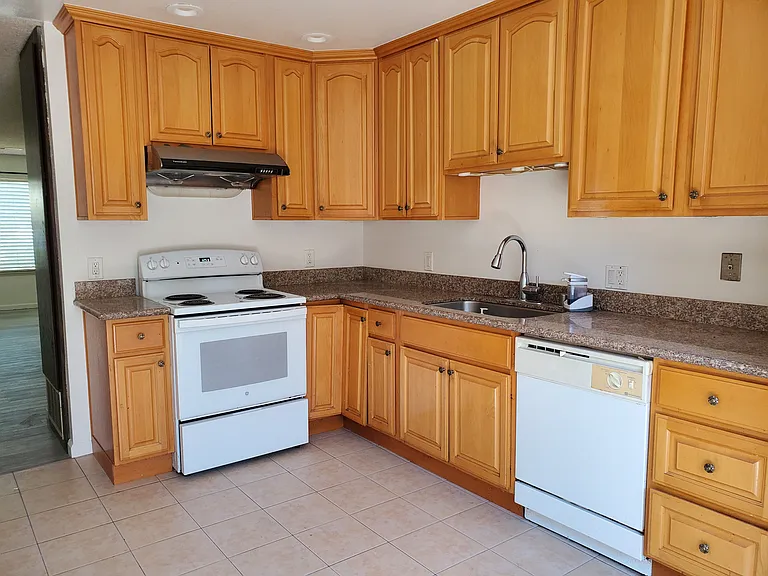 1130 Whirlow Pl — Photo 2