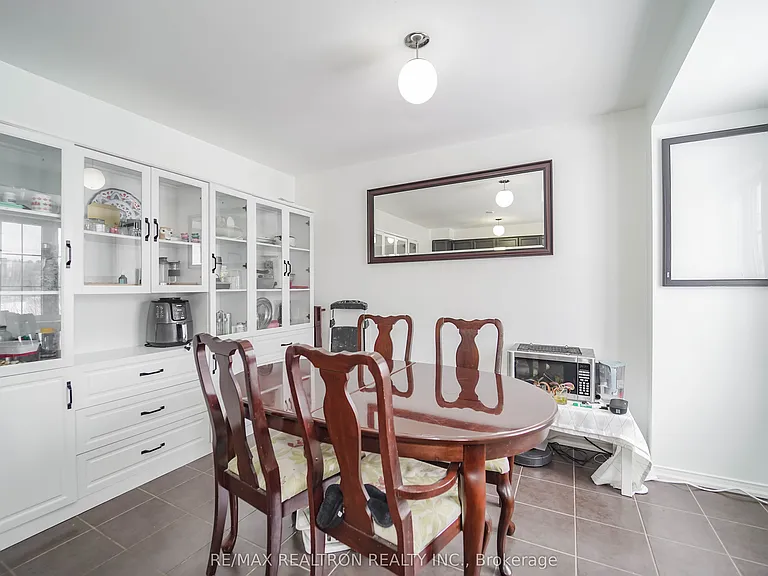 401 Rossland Rd E — Photo 16