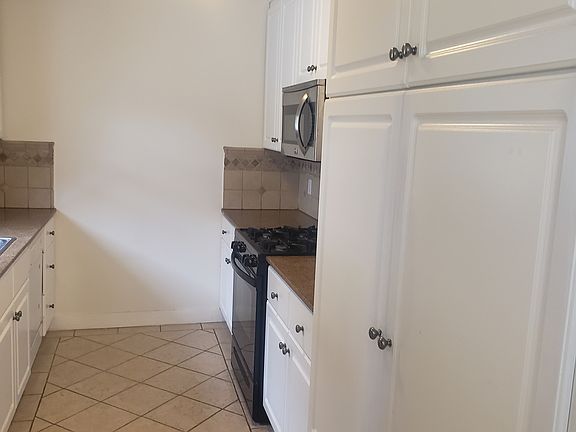 2nd image of 1054 S Wooster St APT 2