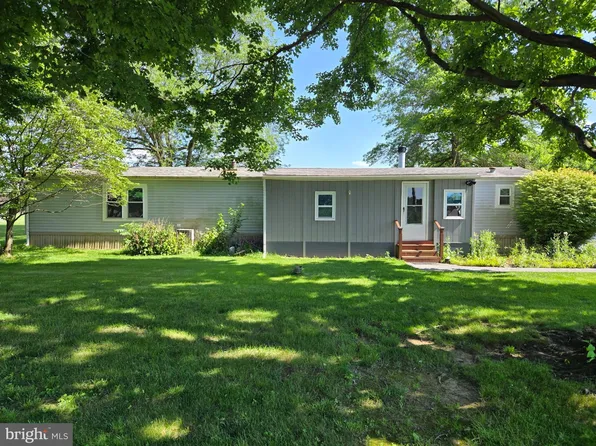 2328 Rockvale Rd, Lancaster, PA 17602