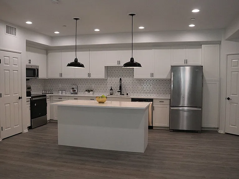 Placita Luxe Residences — Photo 4