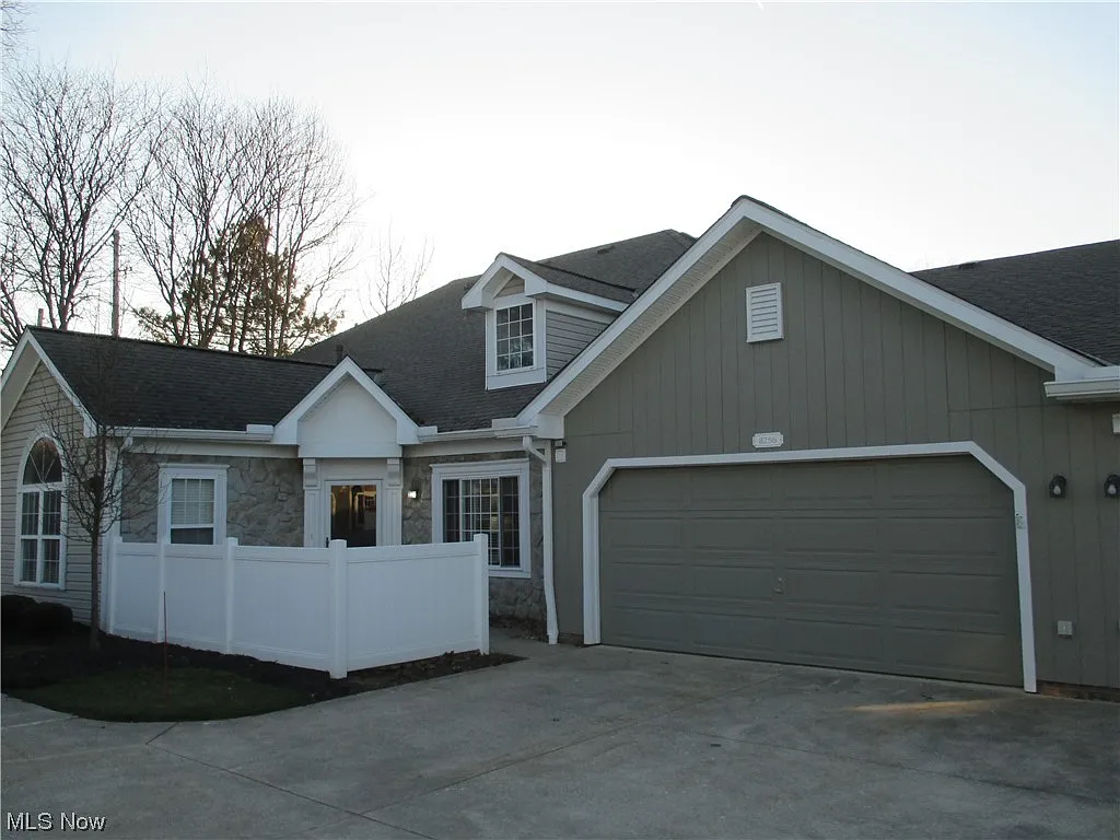 8256 Cyrus Ln photo 1