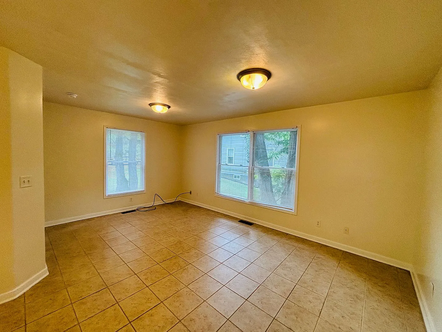 3 Bedroom, 2.5 Bath Duplex — Photo 2