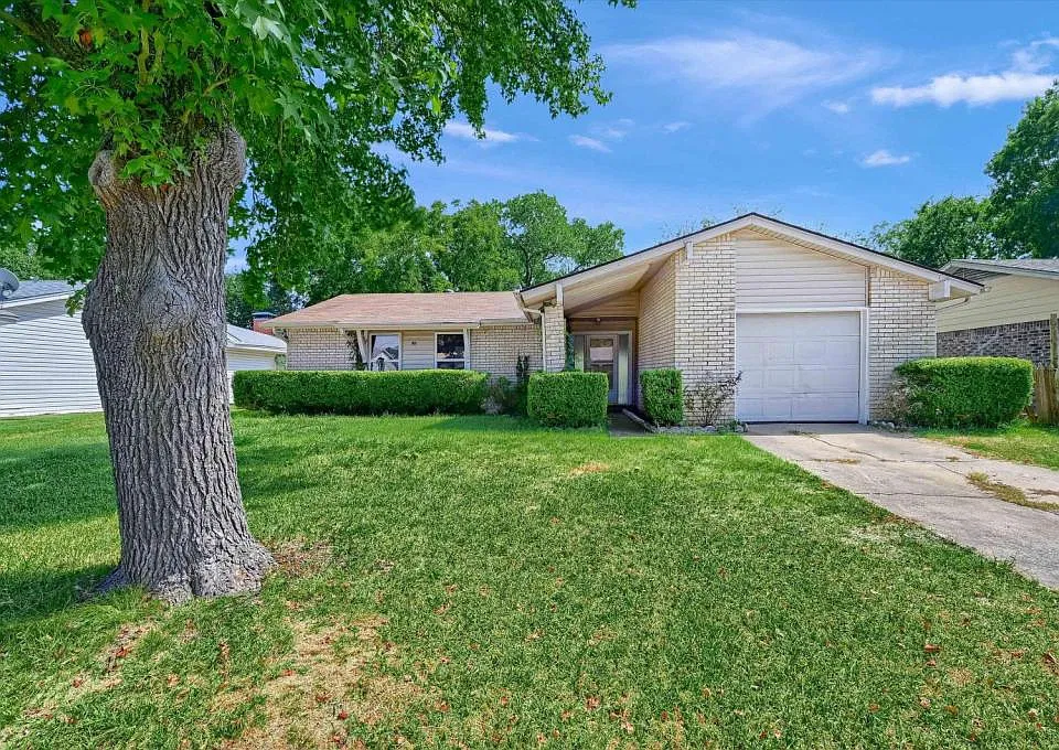 810 Dove Ln
