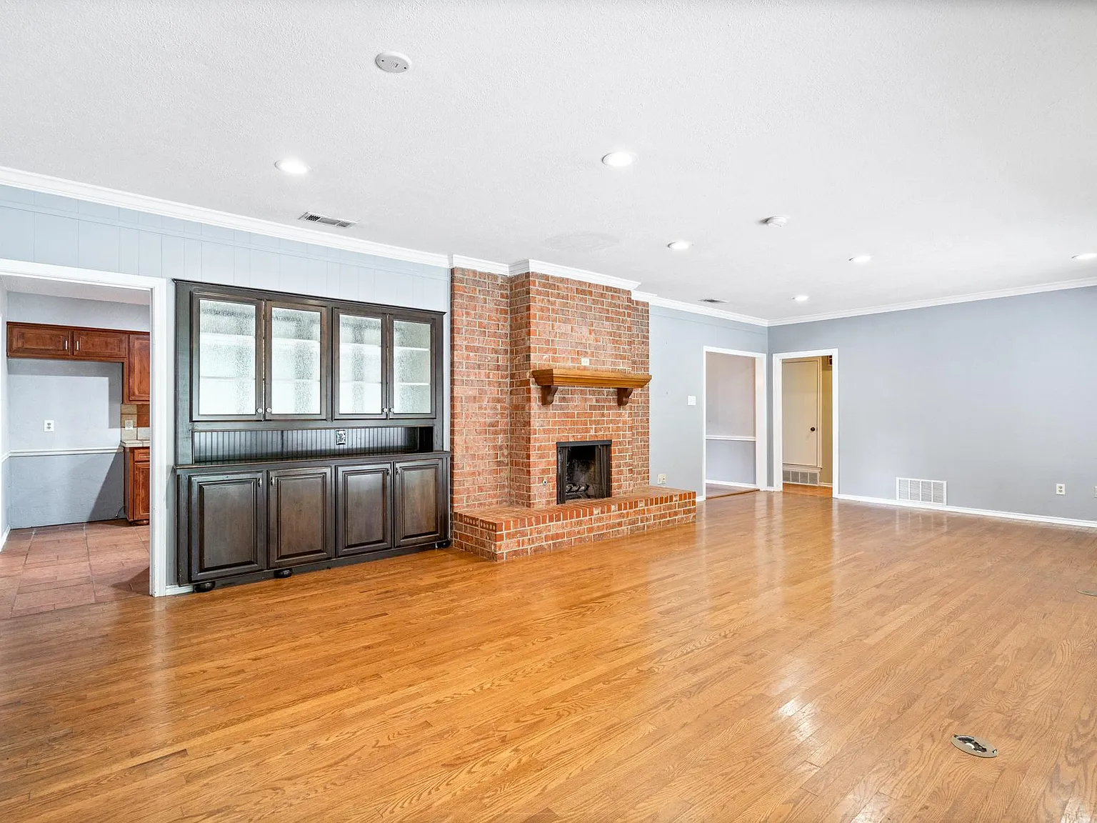 3 bed, 2281 sqft, $2,825 — Photo 4
