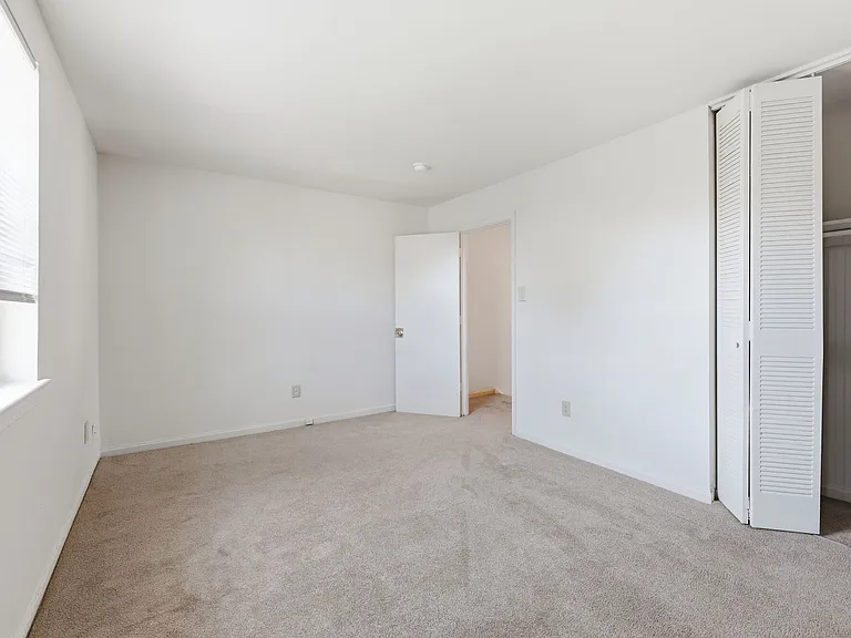 Crown Square Apartments — Photo 5