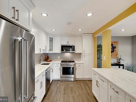 5th image of 4412 Island Pl APT 101