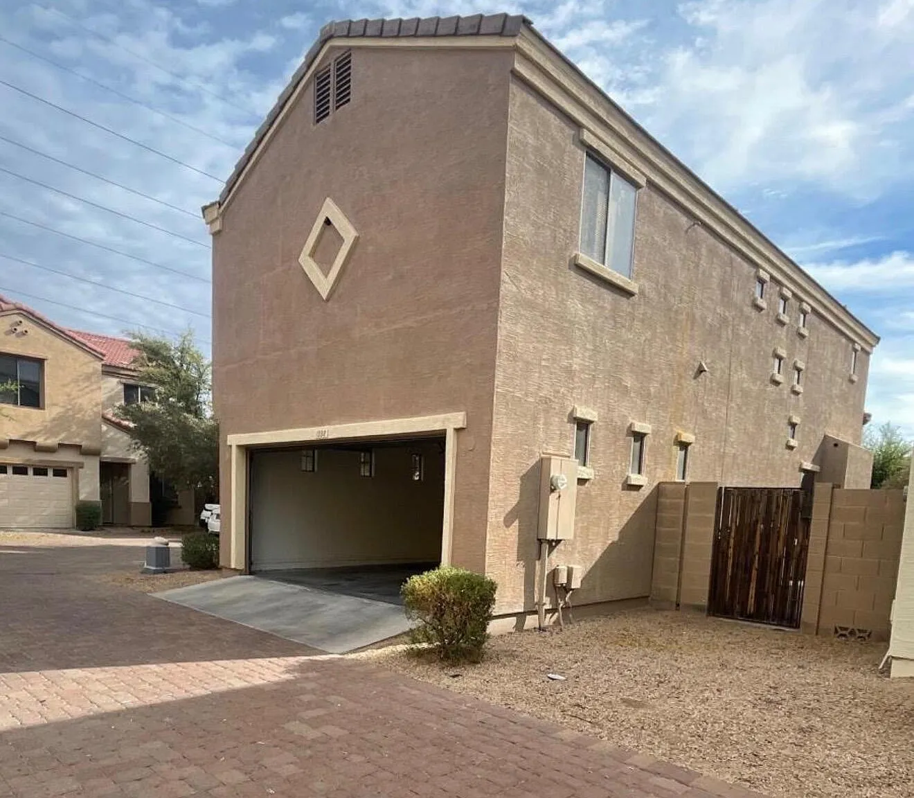 4 bed, 2.5 bath, 1464 sqft, $2,600 — Photo 3
