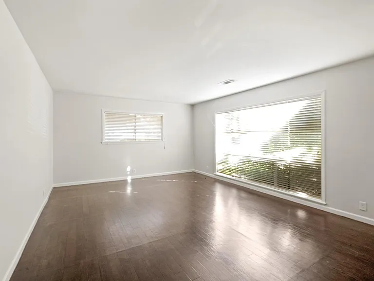 2206 Ansbury Dr — Photo 2