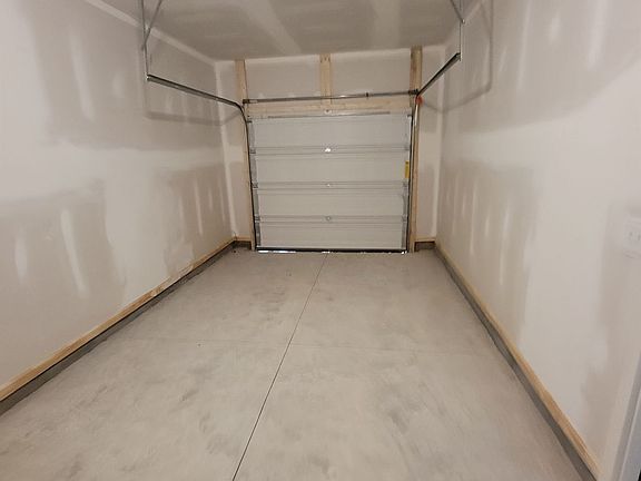 5th image of 3560 Eagle Ct SW