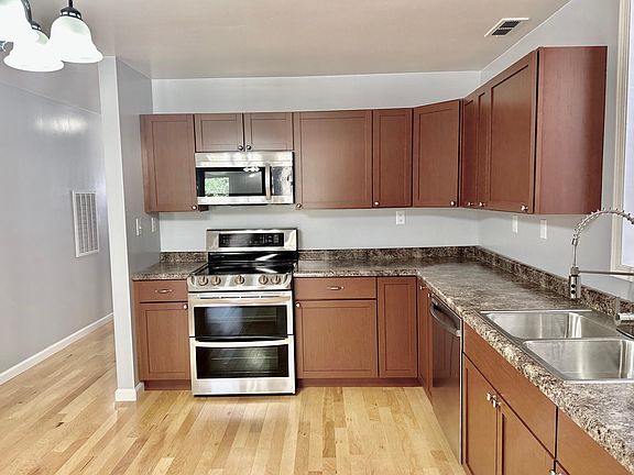 5th image of 84 S 14th St Suite 1