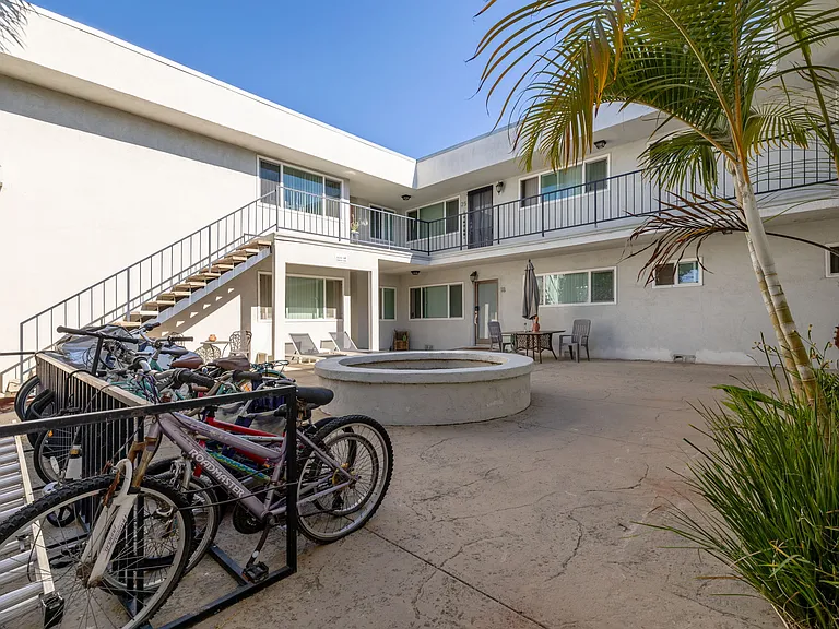 17405 Van Ness — Photo 48