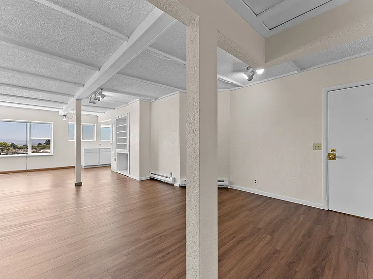 619 Chetco Ave #4 — Photo 3