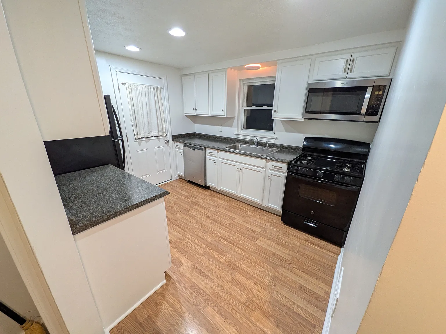 3 bed, 1188 sqft, $1,400 — Photo 3