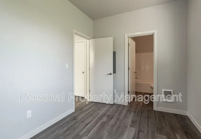 1801 N 20th Ct #B — Photo 6