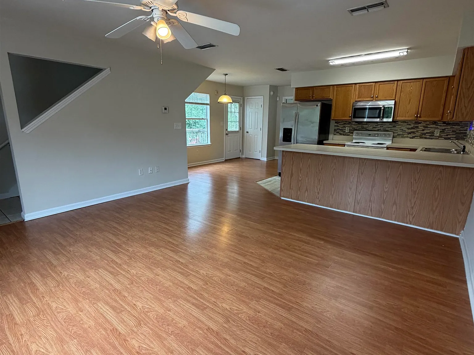 3 bed, 3.0 bath, 1520 sqft, $1,950 — Photo 3
